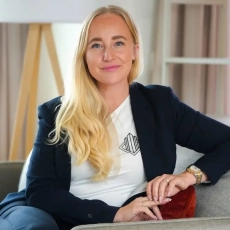 Leonie-Kuebler-2-scaled-e1764604109677-768x682